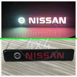 Неоновая эмблема Nissan